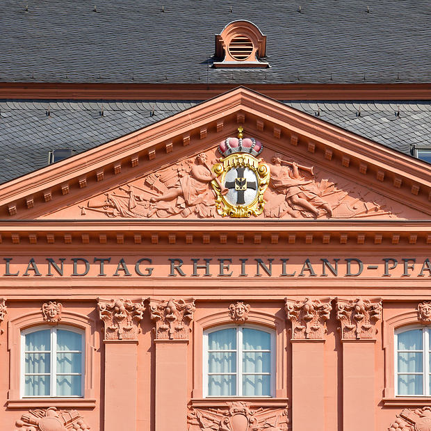 Gebäude des Landtags von Rheinland-Pfalz, obere Außenansicht