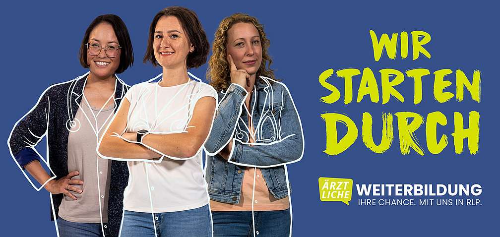 3 junge Frauen, lächelnd, stehend, verschränkte Arme, legere Kleidung und Text Wir starten durch