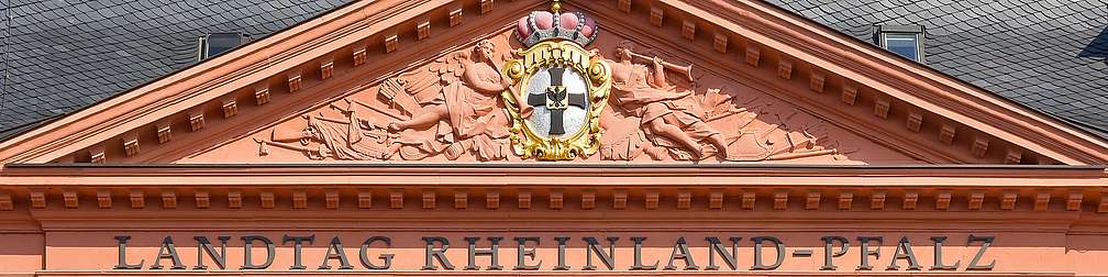 Gebäude des Landtags von Rheinland-Pfalz, obere Außenansicht