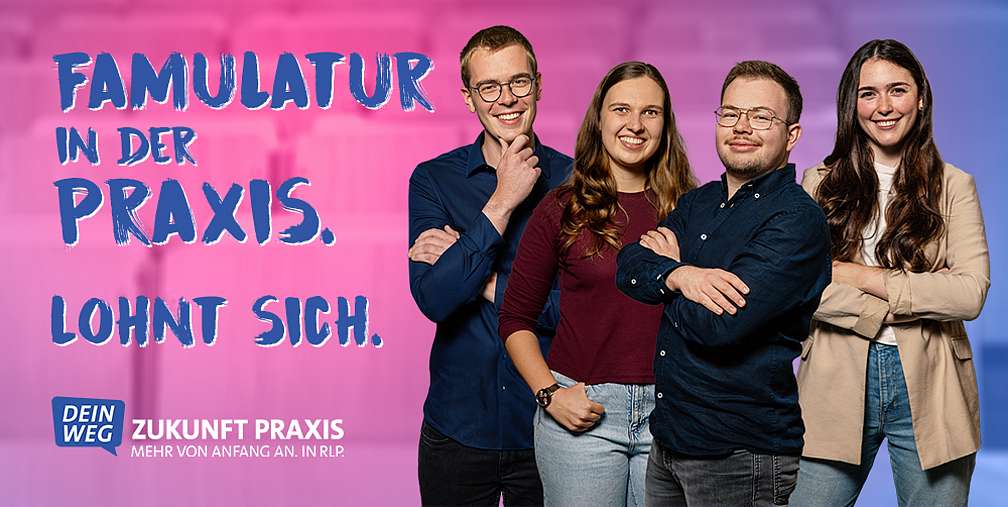 2 junge Frauen, 2 junge Männer, stehend, legere Kleidung, Text Famulatur in der Praxis. Lohnt sich.